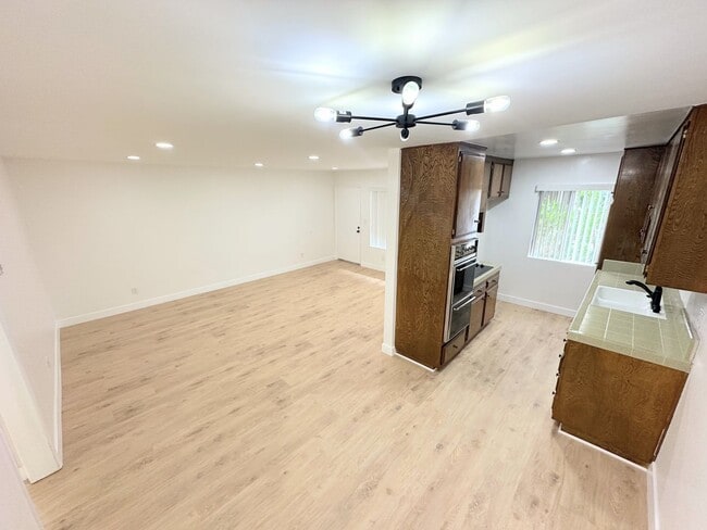 Photo - Old School Cool - 1bd/1ba unit in Sherman ... Unit 113