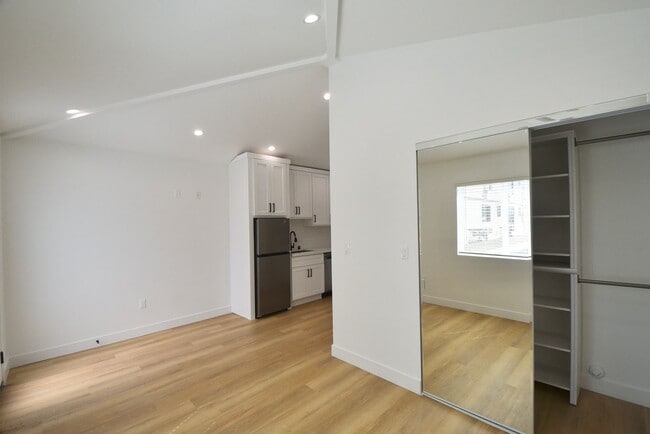 Photo - 10839 Moorpark St Unit 37