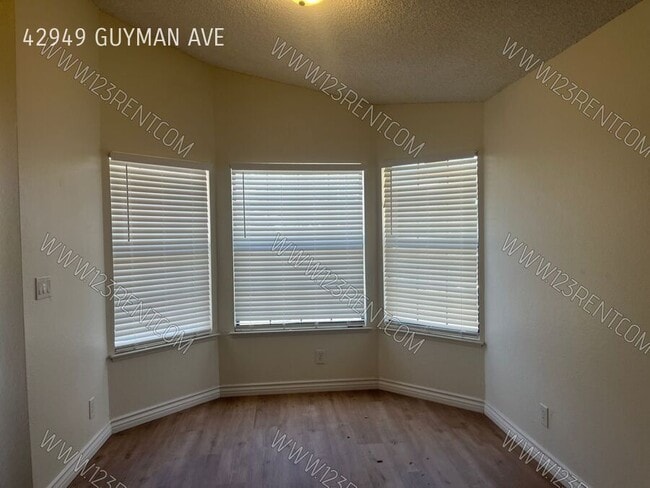 Photo - 42949 Guyman Ave