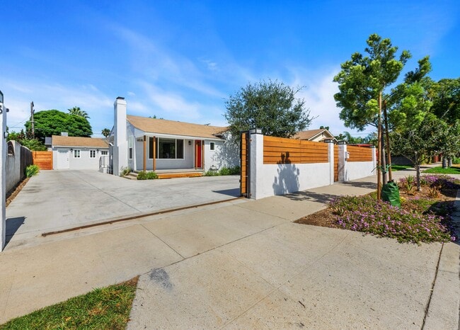 Photo - 6535 Ben Ave