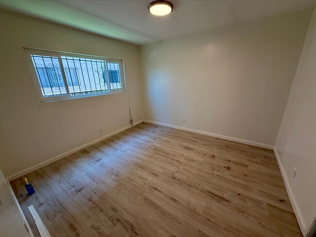 Photo - 1647 W 80th St Unit #3 2Bed