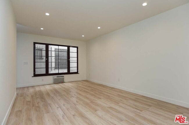 Building Photo - 7223 Willoughby Ave Unit 104