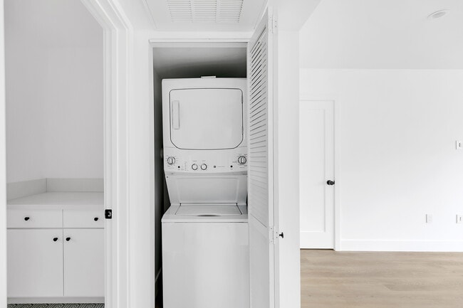 Photo - 5606 Lexington Ave