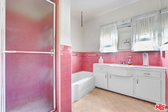 Photo - 1428 S Genesee Ave