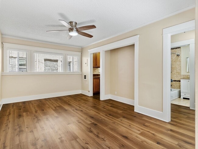 Building Photo - 1460 Gaviota Ave