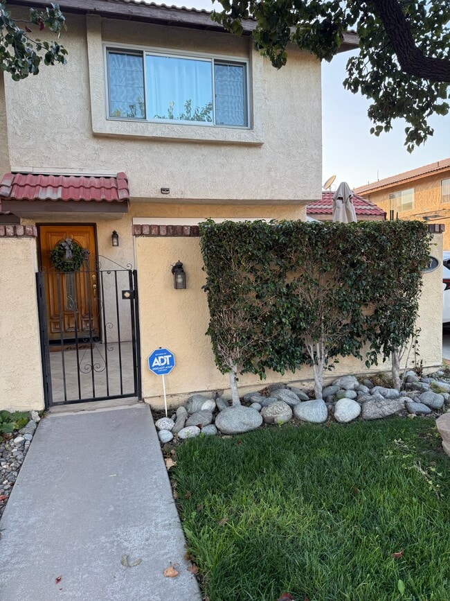 Building Photo - 1117 Cll Malaga