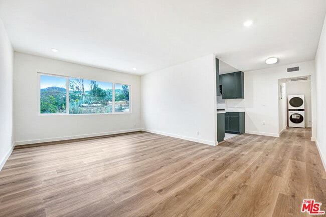 Building Photo - 16185 Sunset Blvd Unit 9