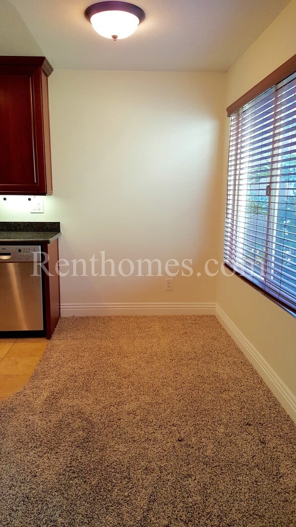 Photo - La Jolla, 8430 Via Mallorca #110 -Granite Counters, Community Pool and Spa, Near UCSD!