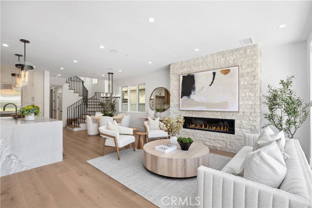 Photo - 430 Fernleaf Ave