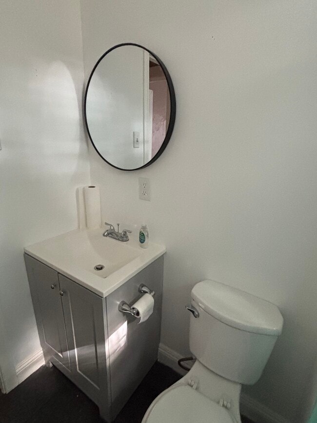 bathroom - 722 1/2 W 41st Dr