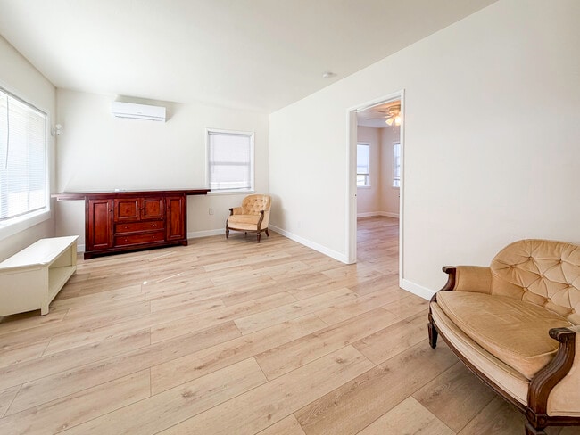 Photo - 1722 E Victoria Ave Unit A