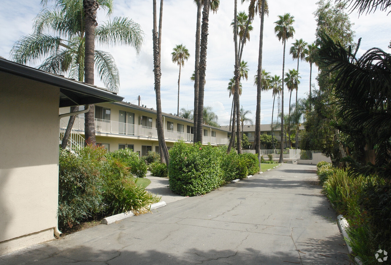 Coral Reef Apartments - Coral Reef Apartments