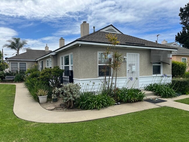 Building Photo - 4254/56/58 Jacinto Way Unit 4256