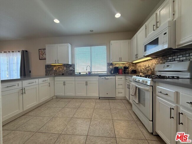 Photo - 719 E Ave Q10