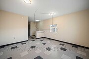Photo - (*) 572-100-046 Unit 1