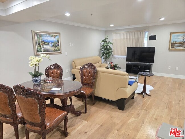 Photo - 4733 Elmwood Ave Unit 103