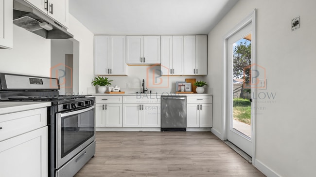 Building Photo - Fully Remodeled 3 bed 1 Bath Duplex Available for Rent in Chula Vista Unit 457 B