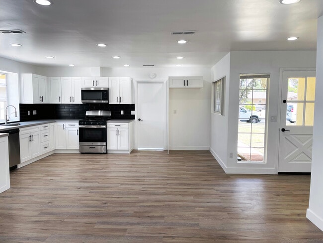 Kitchen Unfurnished (Refrigerator provided) - 6221 Glide Ave