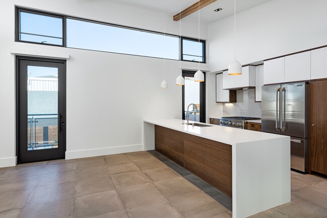 Kitchen - Cedros Gardens