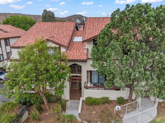 Building Photo - "Charming 2-Bed, 2-Bath Condo Retreat in S... Unit #1164
