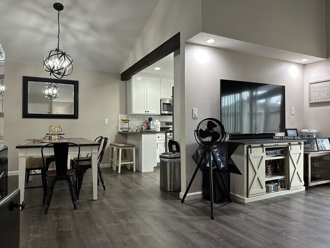 Photo - 722 W Vineyard Ave Unit 722