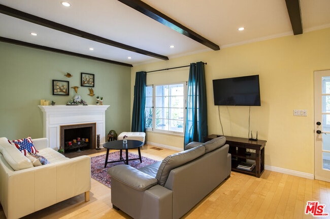 Photo - 1059 E San Jose Ave