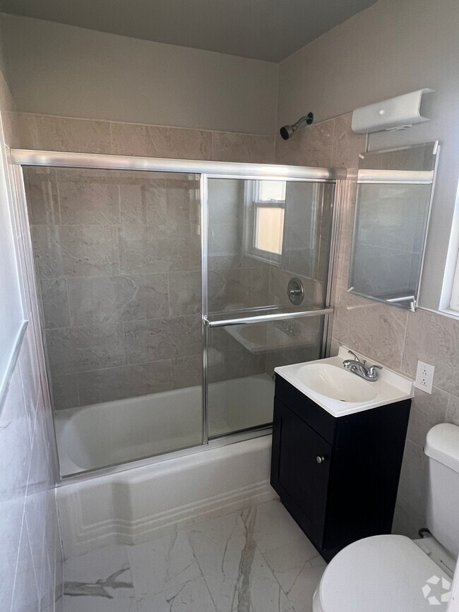 Building Photo - 3330 Sequoia Dr Unit B Rental