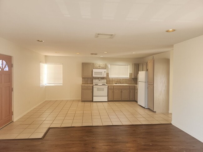 Photo - 3 bed 2 bath house on the mesa!