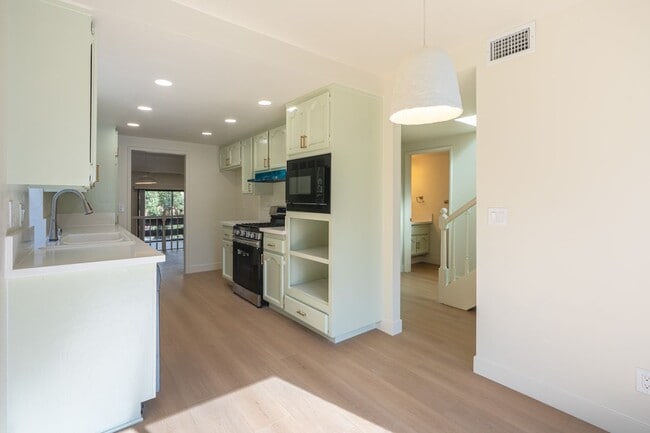 Photo - 1469 W Lambert Rd