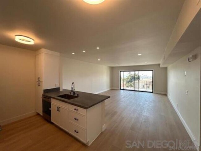 Photo - 811 W Nutmeg St Unit 306