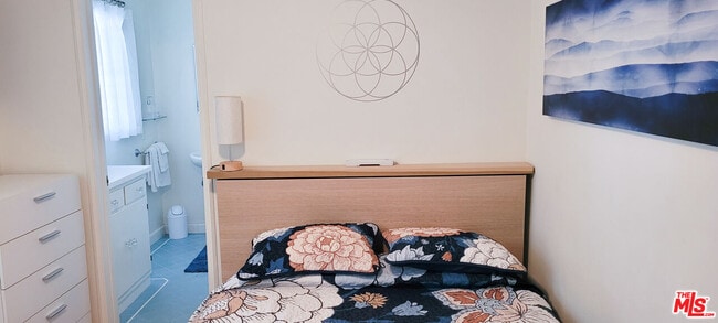 Photo - 7923 Norton Ave