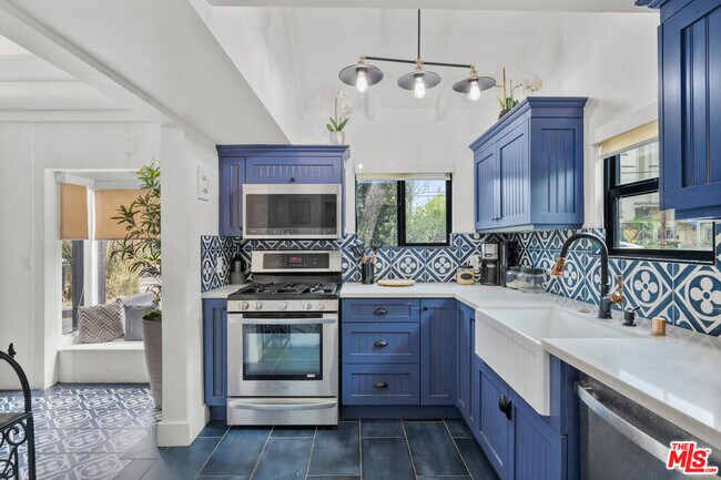 Photo - 11525 Moorpark St