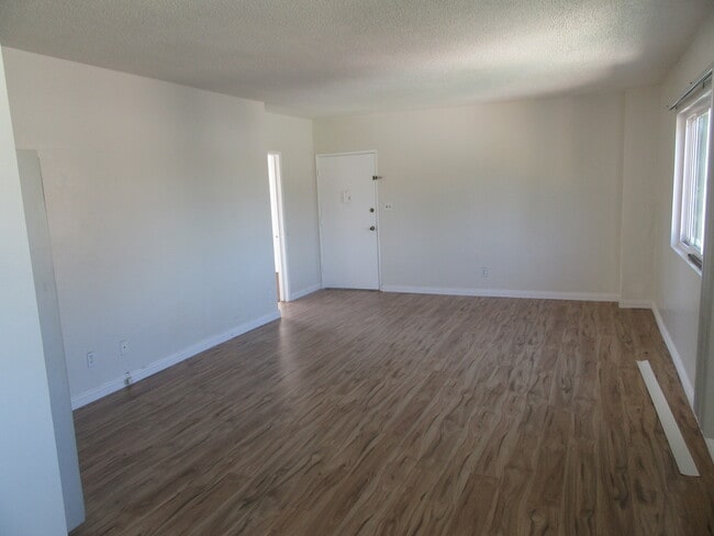 Building Photo - 3008 S West View St Unit 3008.5
