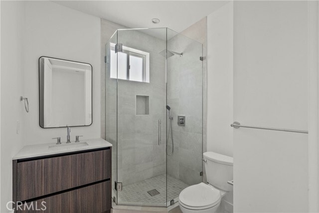 Photo - 13942 Vanowen St