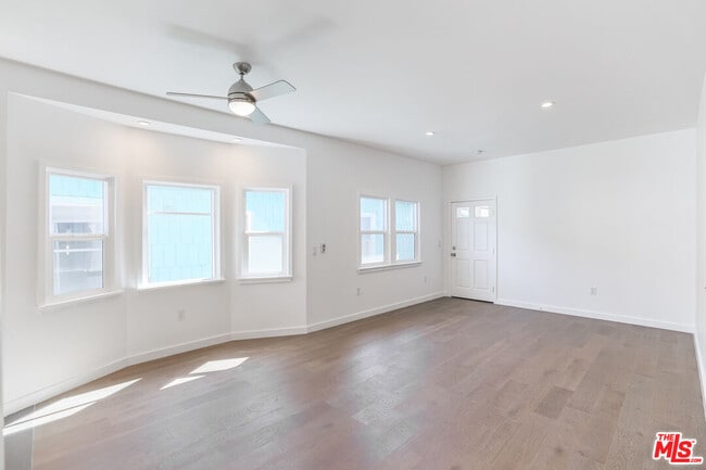 Photo - 31 Breeze Ave Unit B