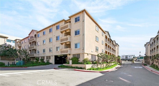 Building Photo - 1435 Lomita Blvd Unit 312