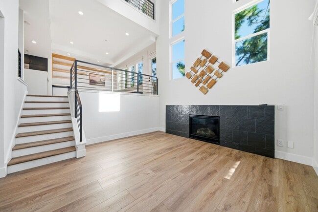 Photo - Designer-Upgraded Condo with Loft in Prime Location!