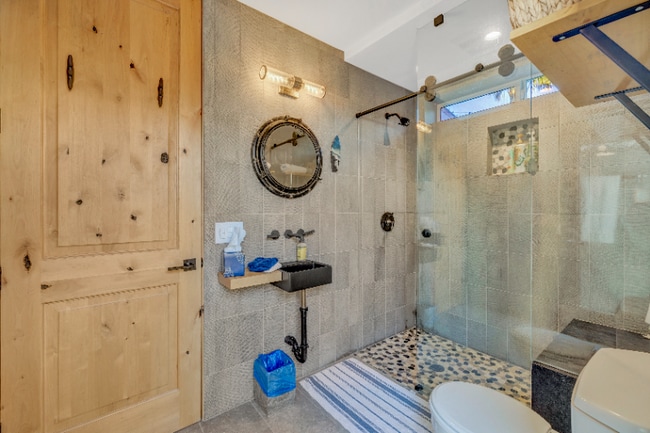 Photo - 1686 Neptune Ave