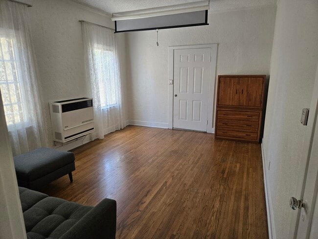Photo - 2052 S Burnside Ave Apartments Unit 2052