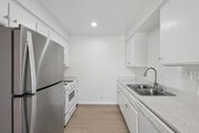 2BR, 1BA - 860SF - Kitchen - 5121 Klump Ave.