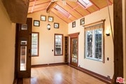 The high ceiling guesthouse room - 3864 Girard Ave House