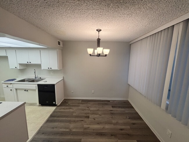 Photo - 1626 N Poinsettia Pl