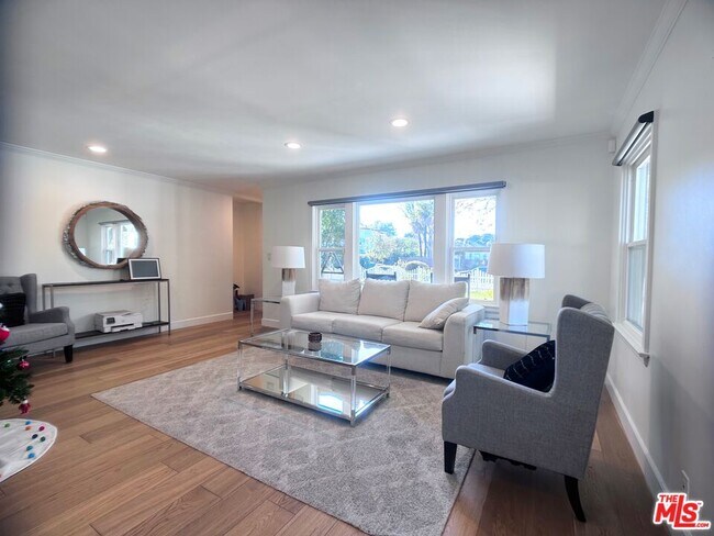 Photo - 5664 Donna Ave