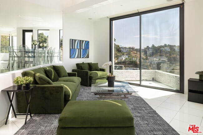 Photo - 2231 Sunset Plaza Dr