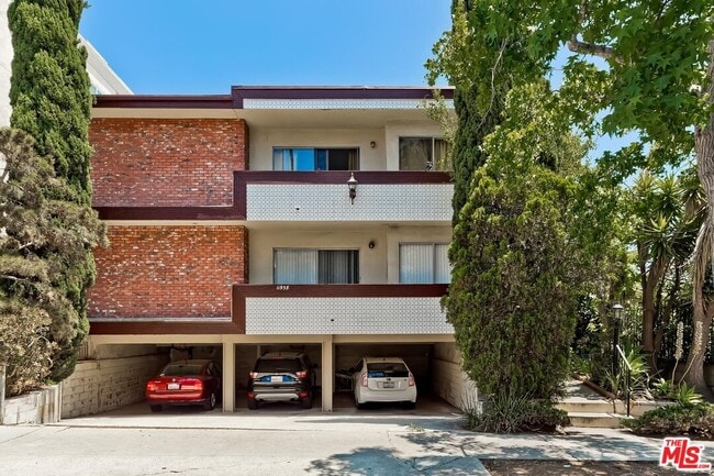 Building Photo - 11938 Goshen Ave Unit 10