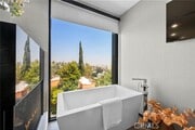 Photo - 2033 Glencoe Way