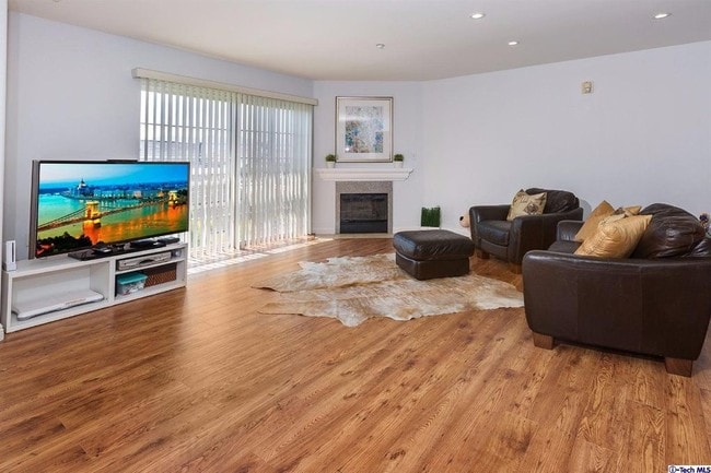 Photo - 530 W Stocker St Unit 306