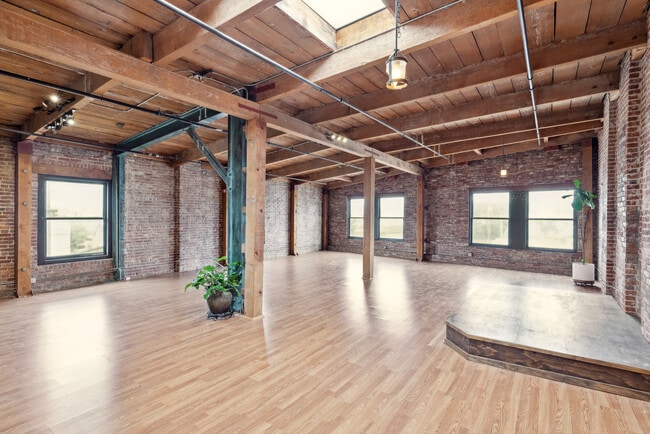 The Newberry Lofts / Artist Loft Apartments - The Newberry Lofts / Artist Loft Apartments
