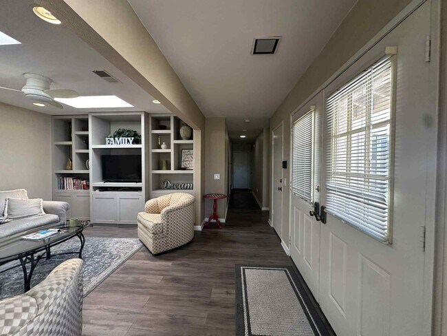 Photo - 4 Hermosillo Ln