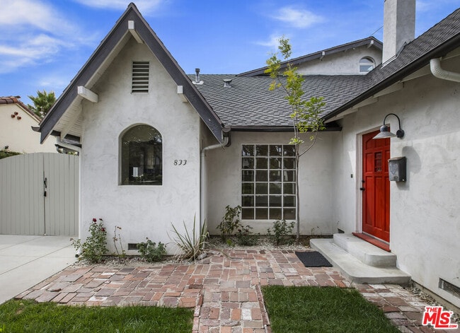 Photo - 833 Burnside Ave